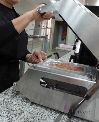 Personal-catering-incluyete-8-250328-